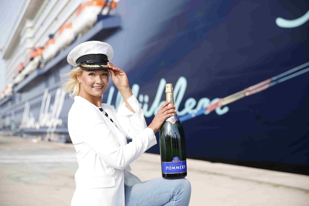 franziska_van_almsick_ist_taufpatin_der_mein_schiff_4_3