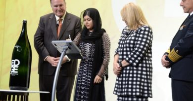 Celebrity Edge gedoopt door Malala in Fort Lauderdale Celebrity Edge gedoopt door Malala in Fort Lauderdale