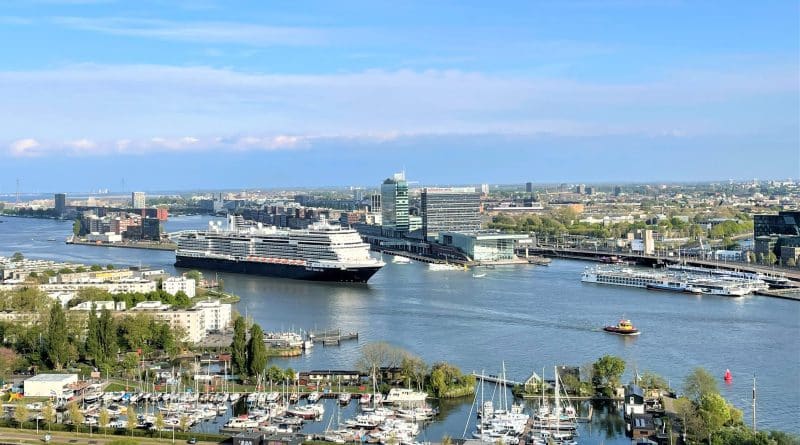 Rotterdam in Amsterdam vertrek cruise copyright Cruisereiziger