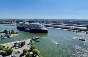 Celebrity Cruises Celebrity Apex in Amsterdam - copyright Cruisereiziger
